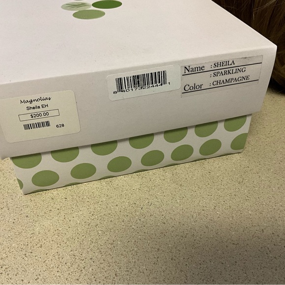 NWT Sheila Bob Professional Wig Dark Blonde Bald Alopecia - Picture 8 of 13